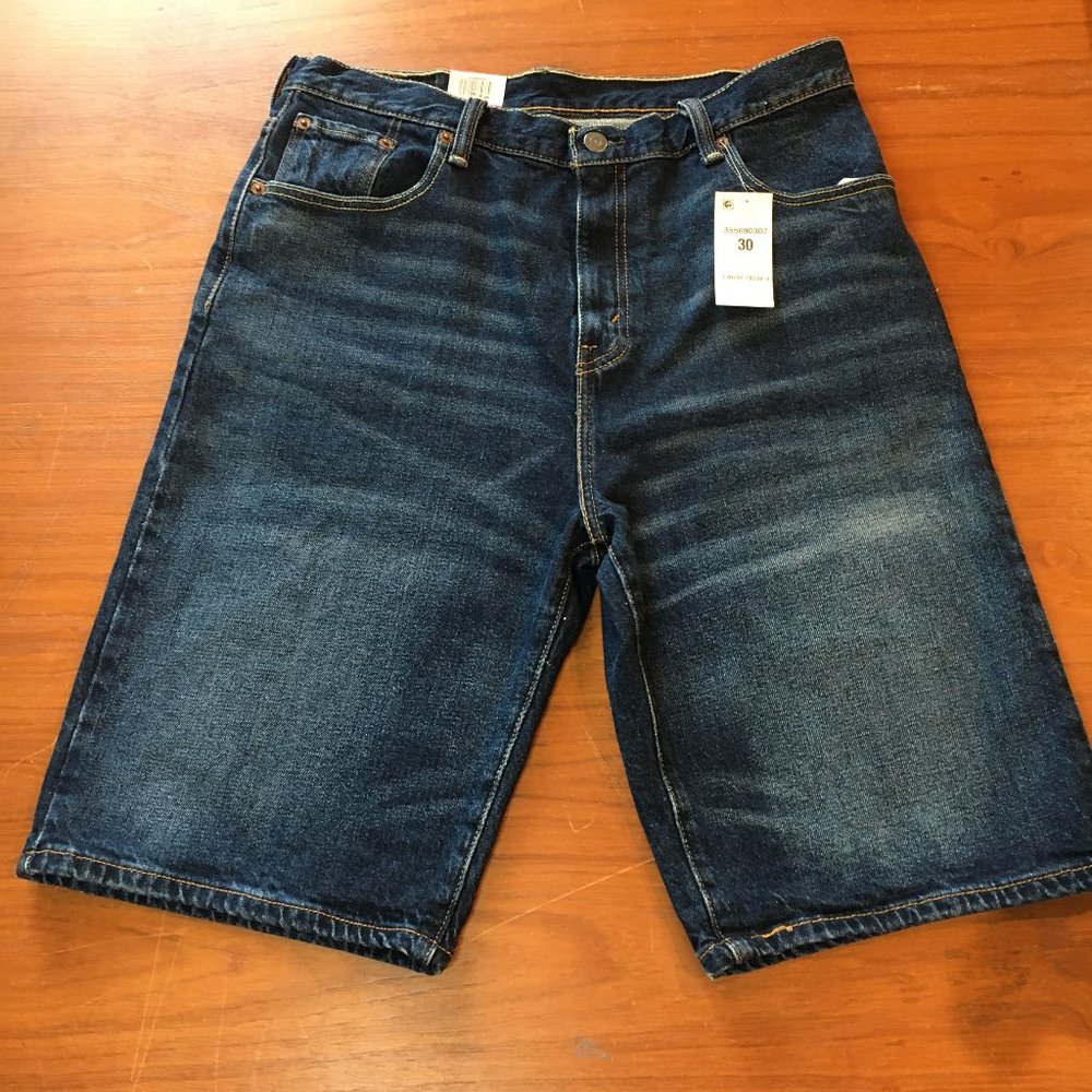 569 Levis Loose Straight Shorts  - 30"Waist